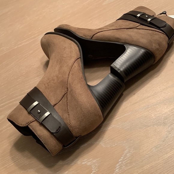 Giani Bernini Faux Suede Ankle Booties size 6M new with box, gorgeous! - Picture 6 of 10